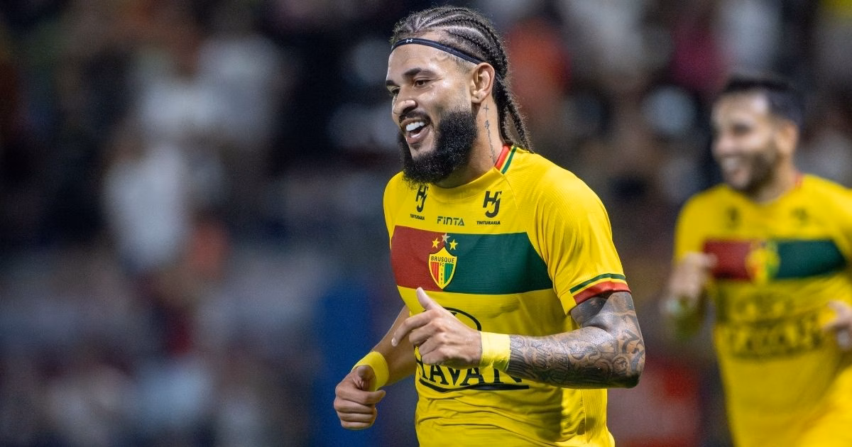 Luizão durante o jogo Brusque x Figueirense, na Arena Simon