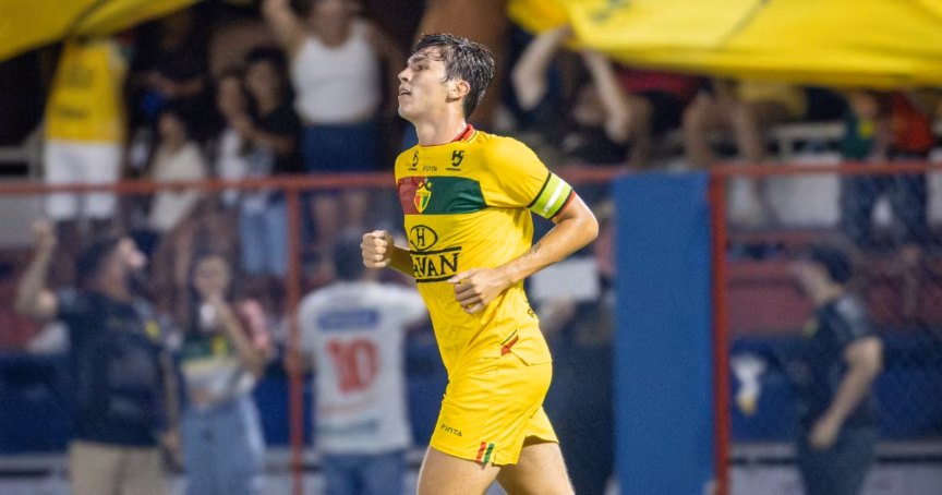 Biel, meia do Brusque