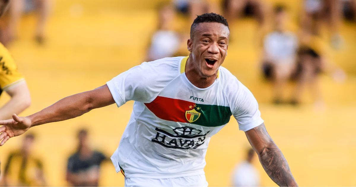 Clinton abriu o placar