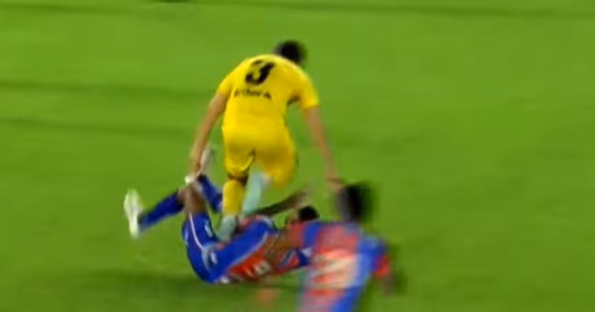 Lance da expulsão de Alisson Cassiano em Brusque x Carlos Renaux pelo Catarinense 2026