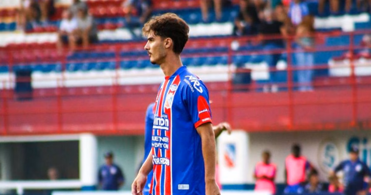 Cássio, atacante do Carlos Renaux