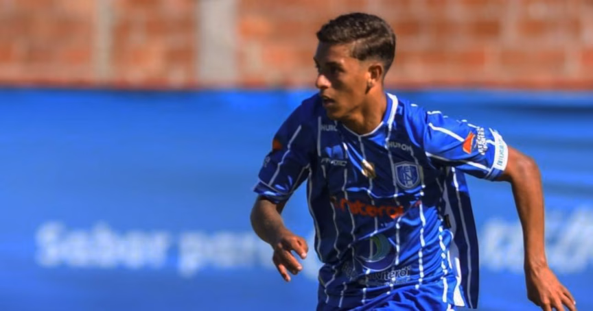 Carlos Henrique em ação pelo Niteroiense